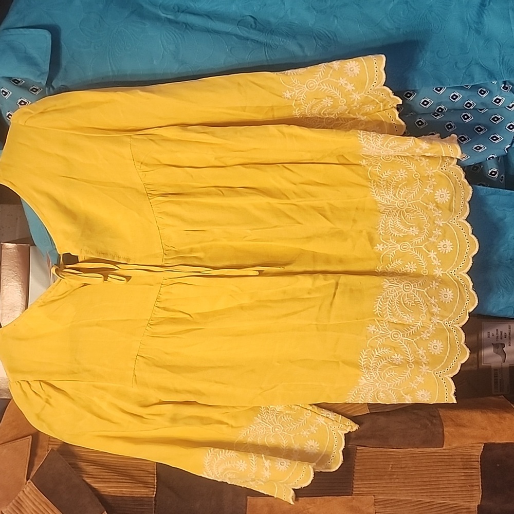 NWT Panhandle Scallop Trim Top - Picture 4 of 5